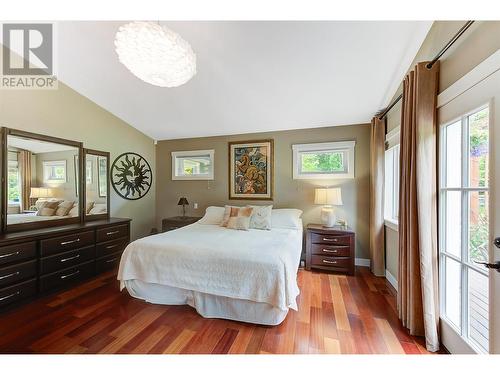 5139 Lakeshore Road, Kelowna, BC - Indoor Photo Showing Bedroom