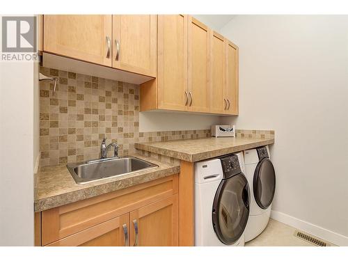 5139 Lakeshore Road, Kelowna, BC - Indoor Photo Showing Laundry Room