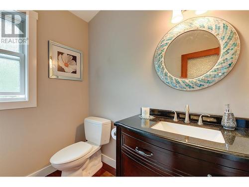 5139 Lakeshore Road, Kelowna, BC - Indoor Photo Showing Bathroom