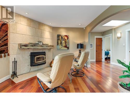 5139 Lakeshore Road, Kelowna, BC - Indoor With Fireplace