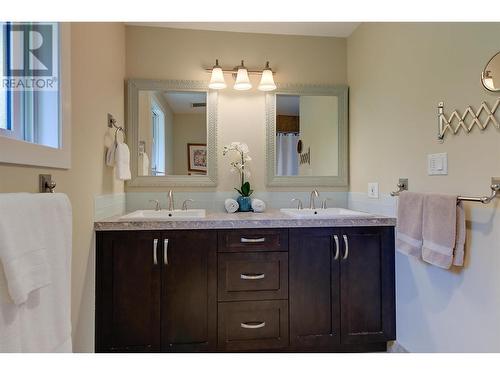 5139 Lakeshore Road, Kelowna, BC - Indoor Photo Showing Bathroom