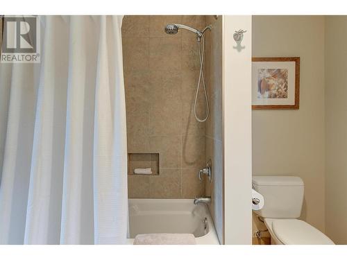 5139 Lakeshore Road, Kelowna, BC - Indoor Photo Showing Bathroom