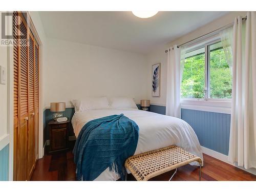 5139 Lakeshore Road, Kelowna, BC - Indoor Photo Showing Bedroom