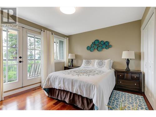 5139 Lakeshore Road, Kelowna, BC - Indoor Photo Showing Bedroom