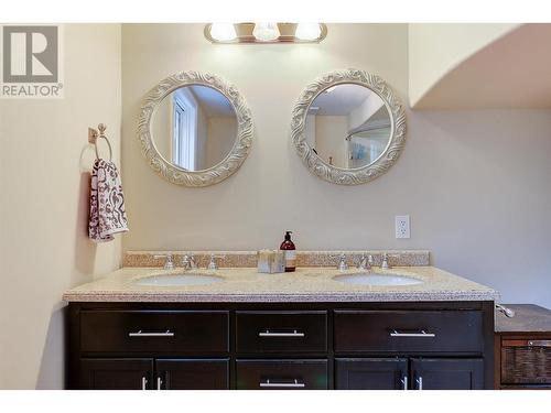 5139 Lakeshore Road, Kelowna, BC - Indoor Photo Showing Bathroom