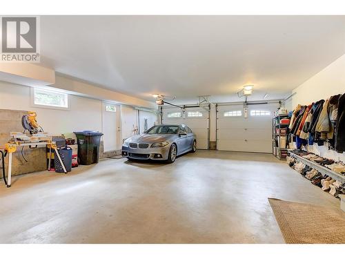 5139 Lakeshore Road, Kelowna, BC - Indoor Photo Showing Garage