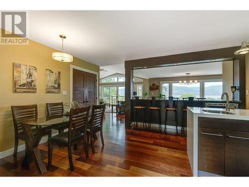 5139 Lakeshore Road, Kelowna, BC - Indoor Photo Showing Dining Room