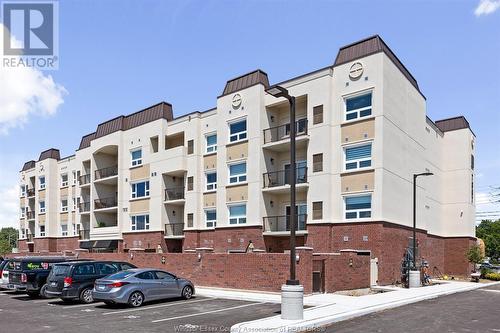 7887 Edgar Unit# 305, Windsor, ON - Outdoor With Balcony With Facade