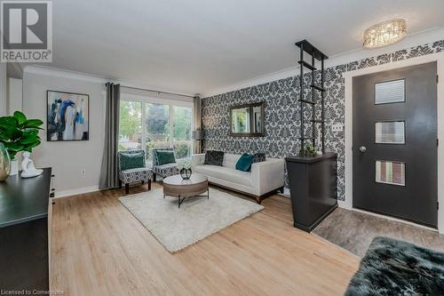 10 Greenwood Avenue, Cambridge, ON - Indoor Photo Showing Living Room