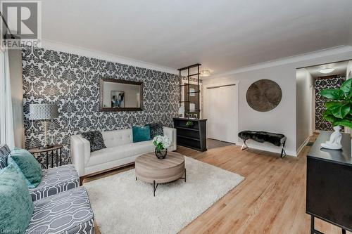 10 Greenwood Avenue, Cambridge, ON - Indoor Photo Showing Living Room