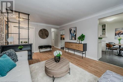 10 Greenwood Avenue, Cambridge, ON - Indoor Photo Showing Living Room