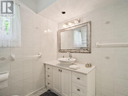 120 Laurentide Drive, Toronto, ON - Indoor Photo Showing Bathroom