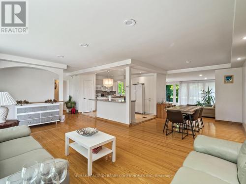 120 Laurentide Drive, Toronto, ON - Indoor Photo Showing Living Room