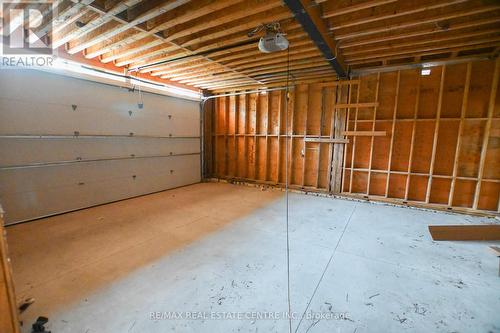 30 Linda Road, Georgina, ON - Indoor Photo Showing Garage