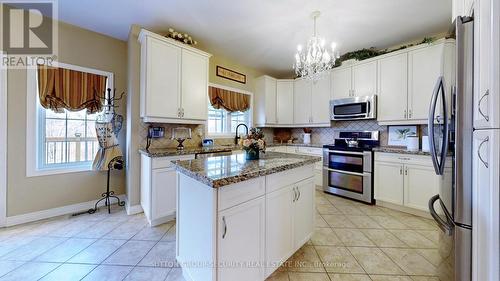 40 Meadow Ridge Court, Vaughan, ON - Indoor Photo Showing Kitchen