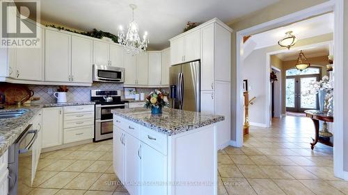 40 Meadow Ridge Court, Vaughan, ON - Indoor Photo Showing Kitchen With Double Sink