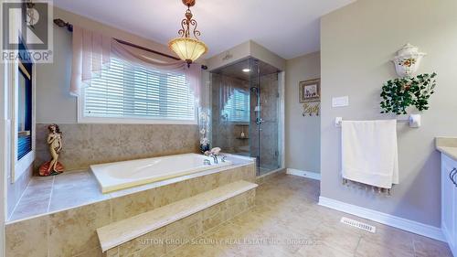 40 Meadow Ridge Court, Vaughan, ON - Indoor Photo Showing Bathroom