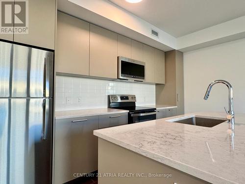 Ph02 - 101 Cathedral High Street, Markham, ON - Indoor Photo Showing Kitchen With Upgraded Kitchen