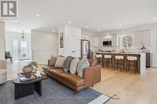 1311 Heritage Line S, Otonabee-South Monaghan, ON - Indoor Photo Showing Living Room