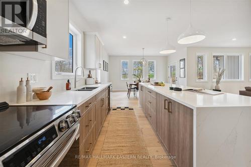 1311 Heritage Line S, Otonabee-South Monaghan, ON - Indoor Photo Showing Kitchen With Double Sink With Upgraded Kitchen