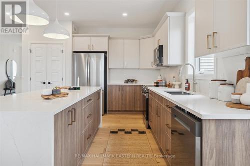 1311 Heritage Line S, Otonabee-South Monaghan, ON - Indoor Photo Showing Kitchen With Upgraded Kitchen