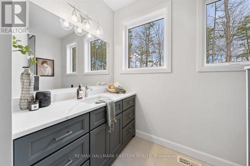 1311 Heritage Line S, Otonabee-South Monaghan, ON - Indoor Photo Showing Bathroom