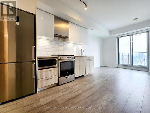 2315 - 251 Jarvis Street, Toronto, ON - Indoor Photo Showing Kitchen With Stainless Steel Kitchen With Upgraded Kitchen