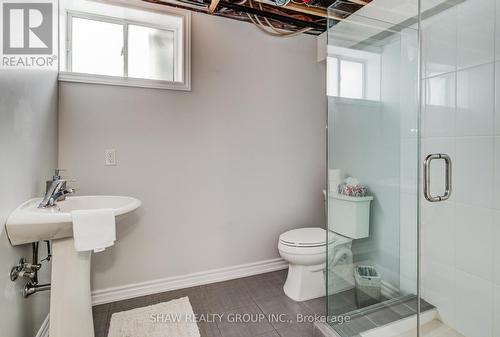 10 Clover Avenue, Cambridge, ON - Indoor Photo Showing Bathroom