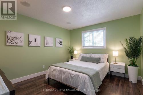 39 Brunswick Avenue, London, ON - Indoor Photo Showing Bedroom