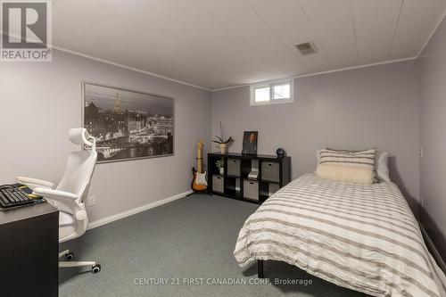 39 Brunswick Avenue, London, ON - Indoor Photo Showing Bedroom