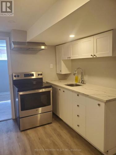 63 Wistow Street, London, ON - Indoor Photo Showing Kitchen