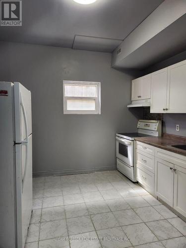 214 Emerson Avenue, London, ON - Indoor Photo Showing Kitchen