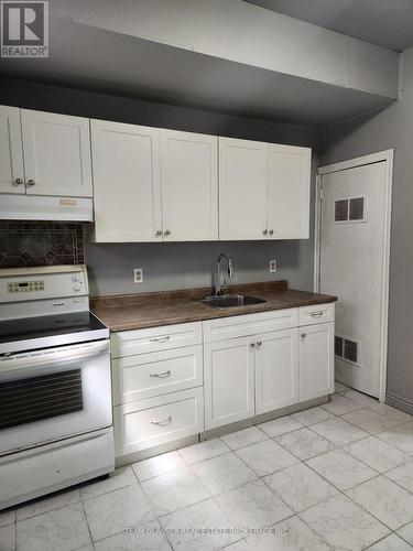 214 Emerson Avenue, London, ON - Indoor Photo Showing Kitchen