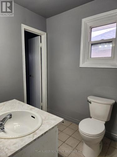 214 Emerson Avenue, London, ON - Indoor Photo Showing Bathroom