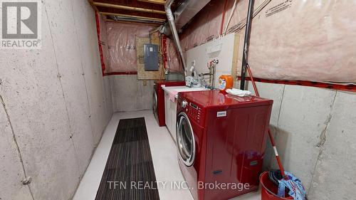 21 Wolf Creek Crescent, Vaughan, ON - Indoor Photo Showing Laundry Room