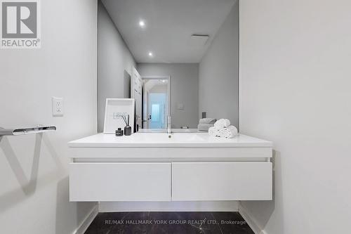 27 Murdock Avenue, Aurora, ON - Indoor Photo Showing Bathroom