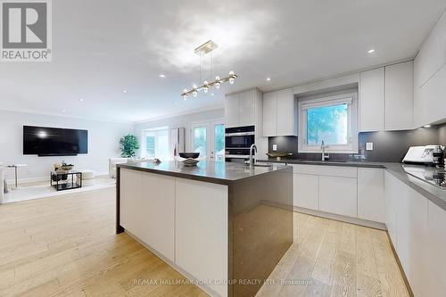 27 Murdock Avenue, Aurora, ON - Indoor Photo Showing Kitchen