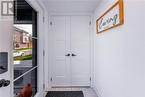 66 Pumpkin Corner Crescent, Barrie, ON - Indoor Photo Showing Other Room