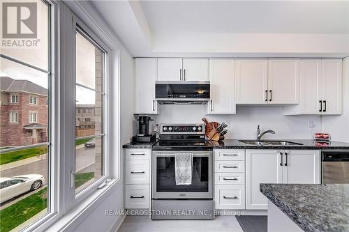 66 Pumpkin Corner Crescent, Barrie, ON - Indoor Photo Showing Kitchen With Double Sink