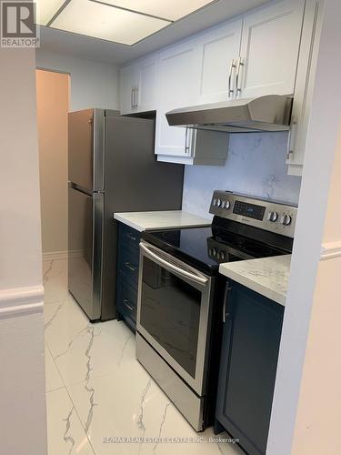 Ph708 - 1001 Cedarglen Gate, Mississauga, ON - Indoor Photo Showing Kitchen