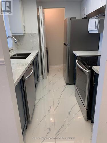 Ph708 - 1001 Cedarglen Gate, Mississauga, ON - Indoor Photo Showing Kitchen With Double Sink