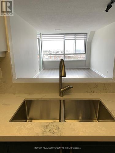 Ph708 - 1001 Cedarglen Gate, Mississauga, ON - Indoor Photo Showing Kitchen With Double Sink