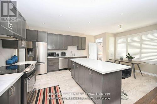 31 Mincing Trail, Brampton, ON - Indoor Photo Showing Kitchen With Upgraded Kitchen