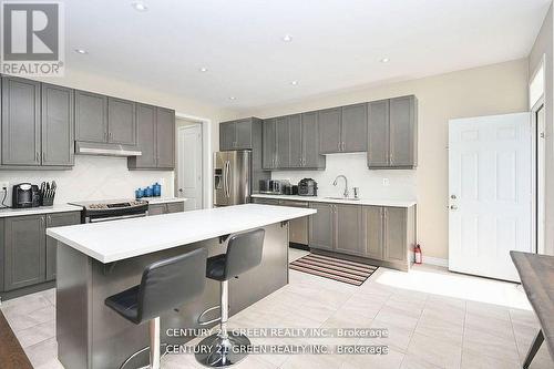 31 Mincing Trail, Brampton, ON - Indoor Photo Showing Kitchen With Upgraded Kitchen