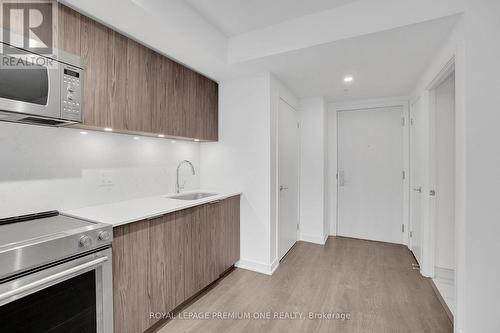 308 - 30 Samuel Wood Way, Toronto, ON - Indoor Photo Showing Kitchen