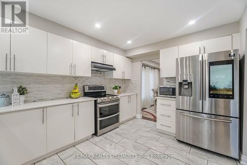 28 Meadow Bush Court, Brampton, ON - Indoor Photo Showing Kitchen With Upgraded Kitchen