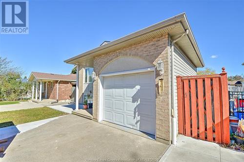 3372 Candlewood Crescent, Windsor, ON - Outdoor With Exterior