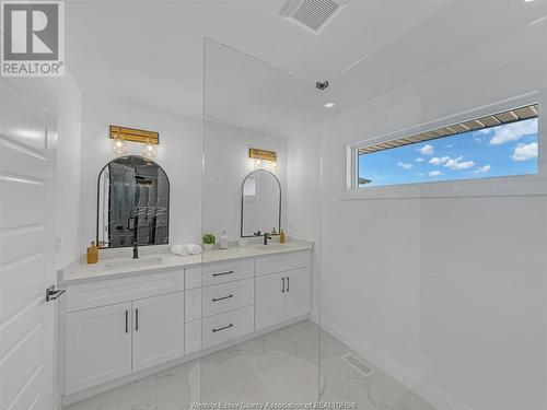 3348 Tullio Lane, Lasalle, ON - Indoor Photo Showing Bathroom