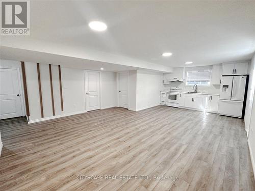 1057 Aspen Ridge Crescent, Lakeshore, ON - Indoor Photo Showing Kitchen