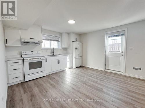 1057 Aspen Ridge Crescent, Lakeshore, ON - Indoor Photo Showing Kitchen